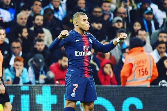 泪目，若塔遗孀被邀请到葡萄牙超级杯现场，全场球迷起立致意（葡萄牙超级杯邀若塔遗孀出席，全场球迷起立致敬，令人动容）