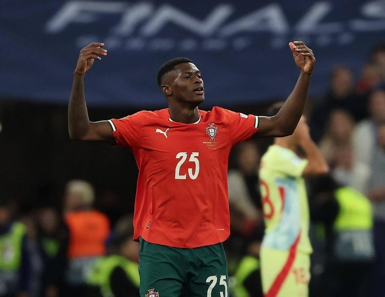 Sacha：巴黎没和布阿迪接触也没达成协议，里尔要价1亿（Sacha：巴黎未与布阿迪接触、暂无协议，里尔开价1亿欧元）