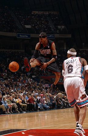 意甲半场：穆哈雷莫维奇传射，萨索洛暂2-1佛罗伦萨（意甲半场：穆哈雷莫维奇一传一射，萨索洛暂以2-1领先佛罗伦萨）