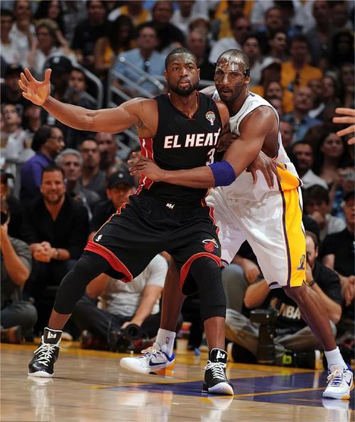 中国男壶六战全胜锁定循环赛第一，7-0横扫波兰（中国男壶六连胜提前锁定循环赛头名，7比0零封波兰）