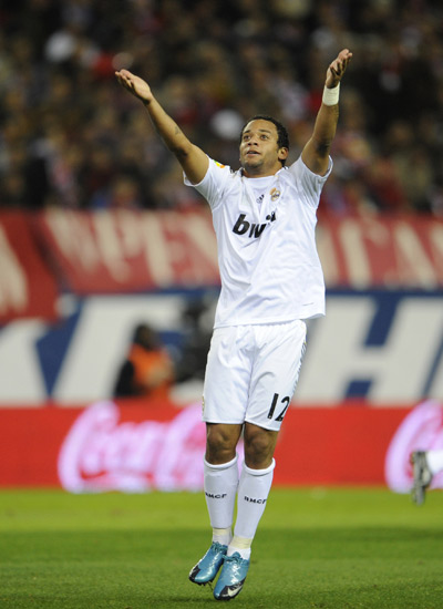 上海海港足球俱乐部举行2025赛季出征仪式（上海海港足球俱乐部举办2025赛季启航仪式）